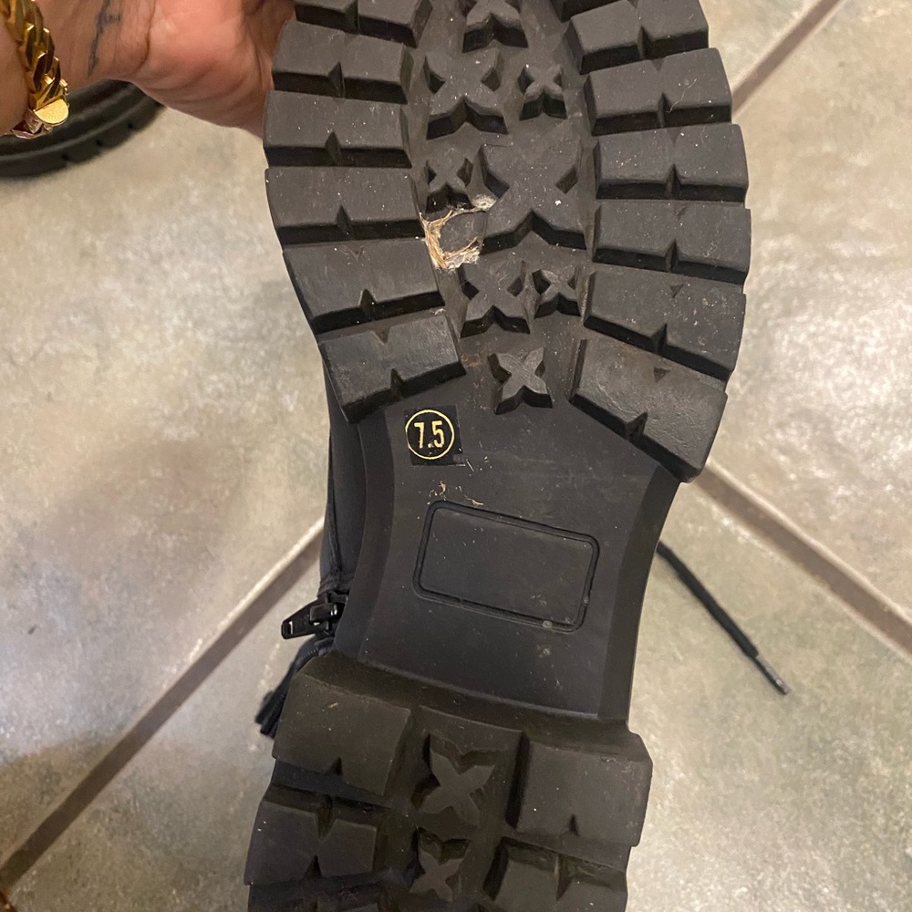 Boots - Picture 4 of 4